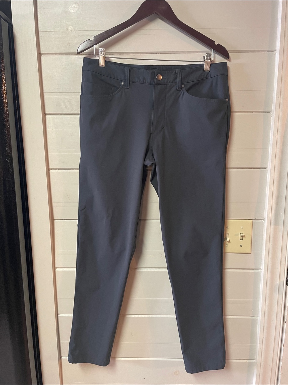 Lululemon ABC Pant Slim
*Warpstreme Men's Comfort Stretch M5704S Size 32x30.